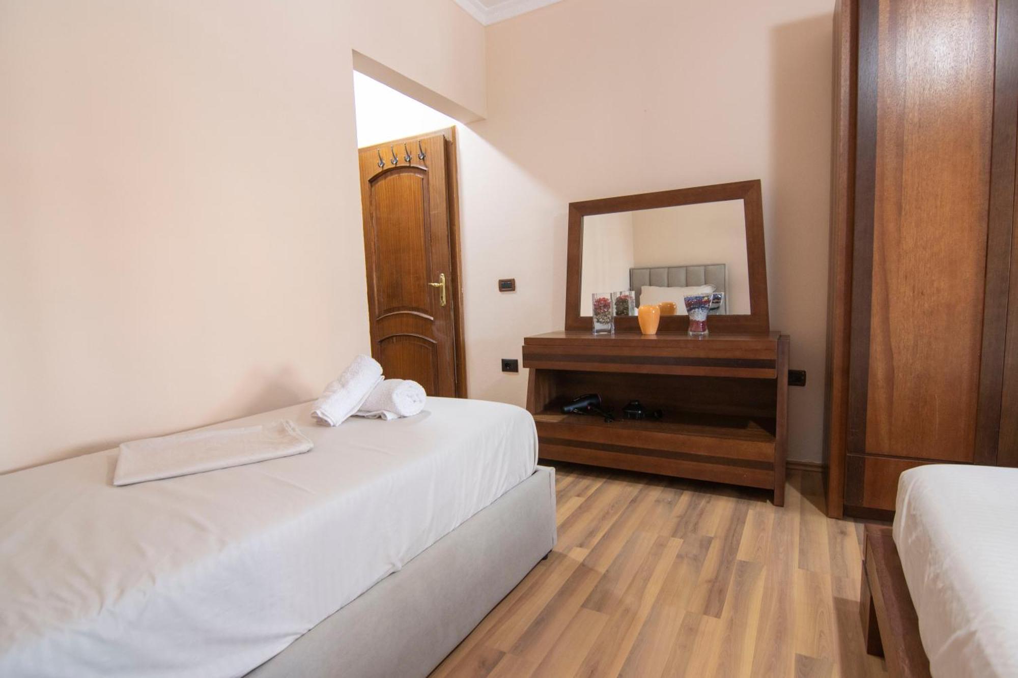 Tirana Central Apartment ภายนอก รูปภาพ